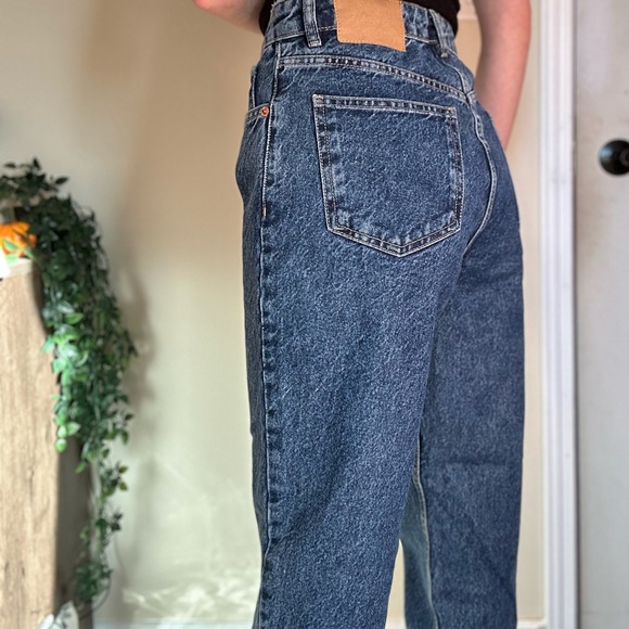 Zara High-Rise Mom Jeans - Picture 7 of 9